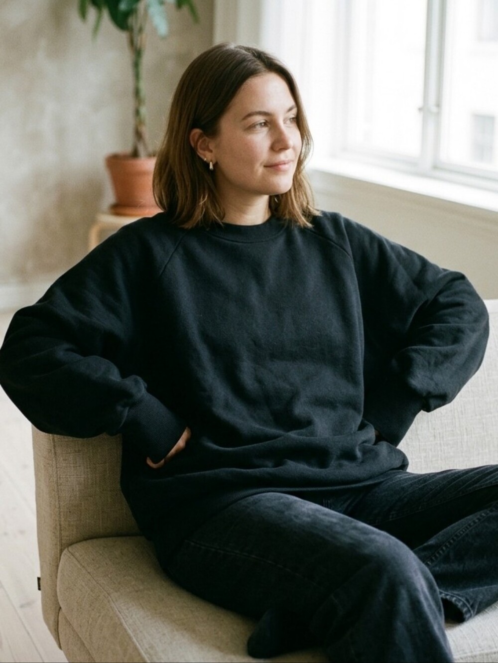 Colsie Black Crewneck Pullover Sweatshirt